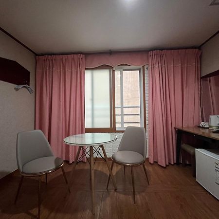 Oreum Motel Jeju Buitenkant foto