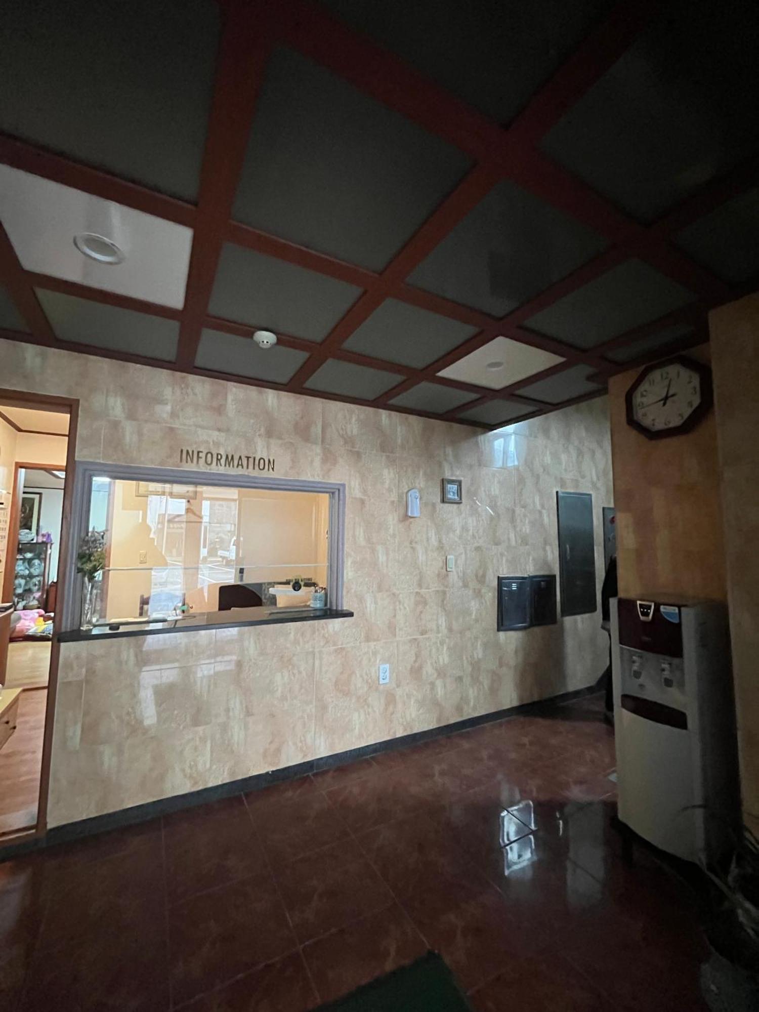 Oreum Motel Jeju Buitenkant foto