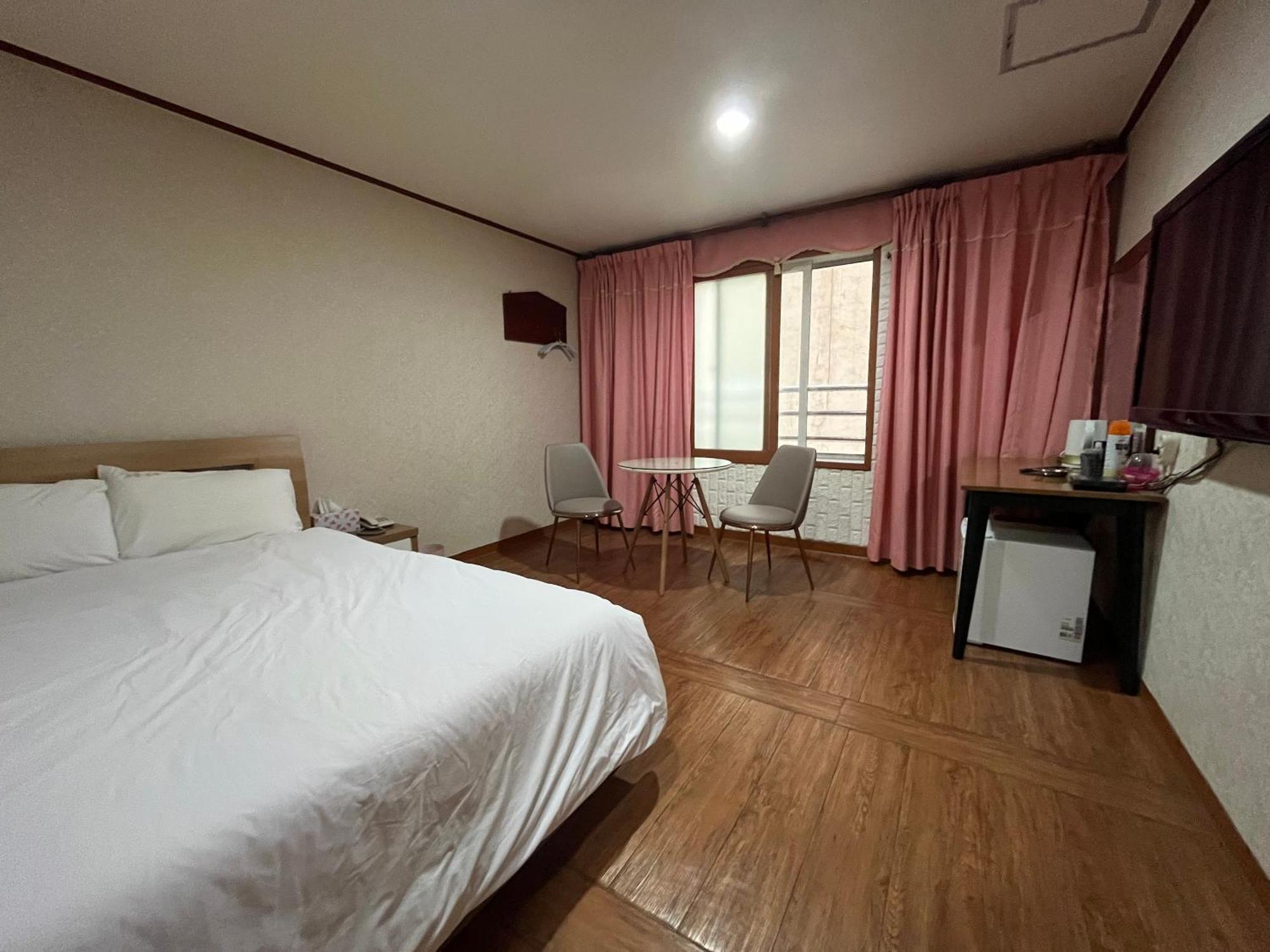 Oreum Motel Jeju Buitenkant foto