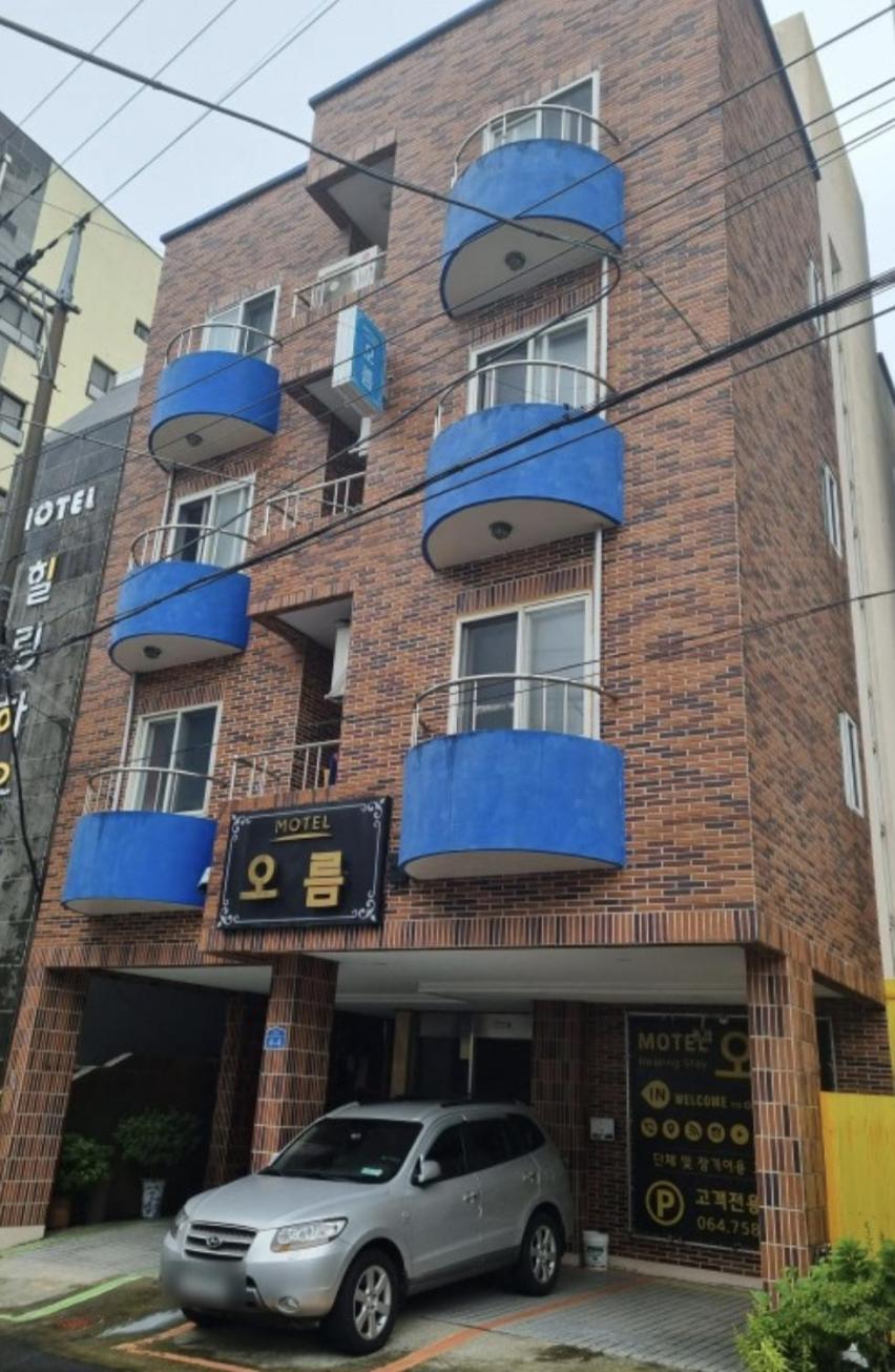 Oreum Motel Jeju Buitenkant foto