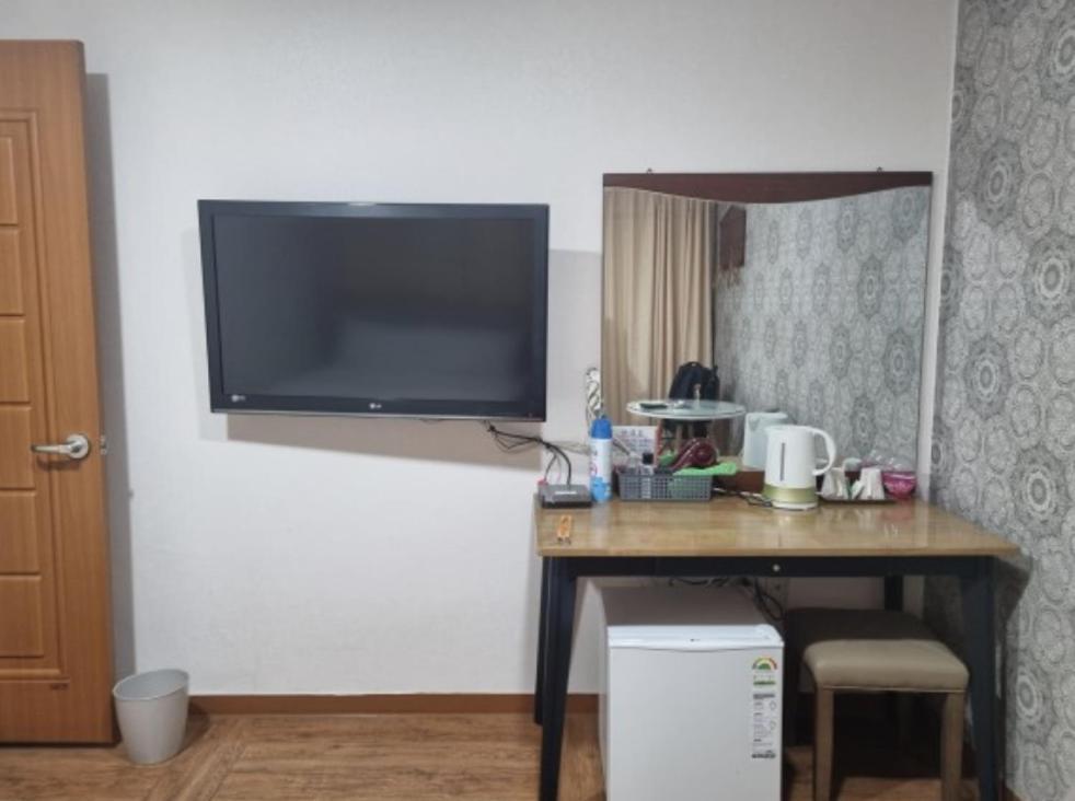 Oreum Motel Jeju Buitenkant foto